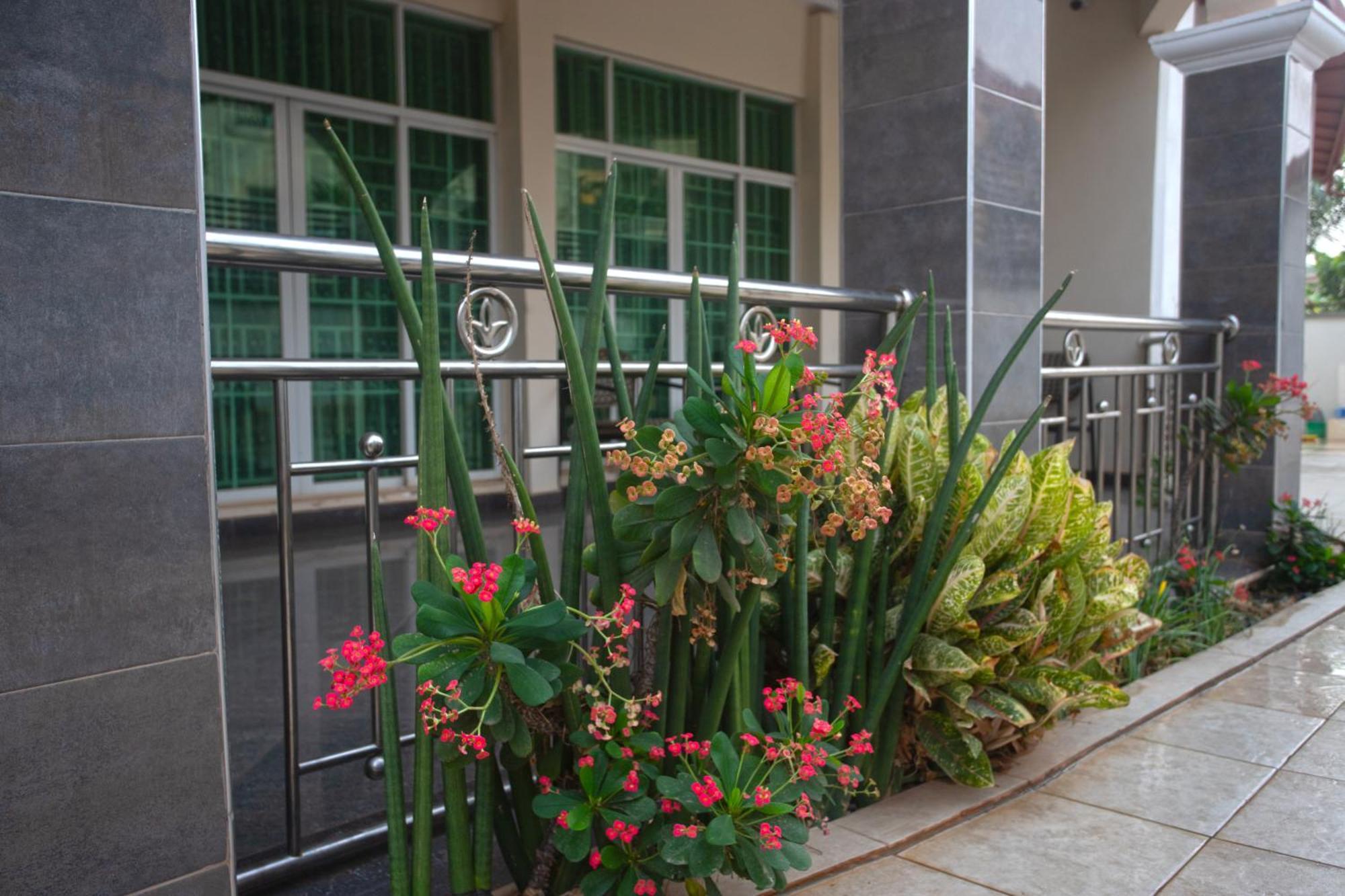 Labev Hotel คูมาซี ภายนอก รูปภาพ
