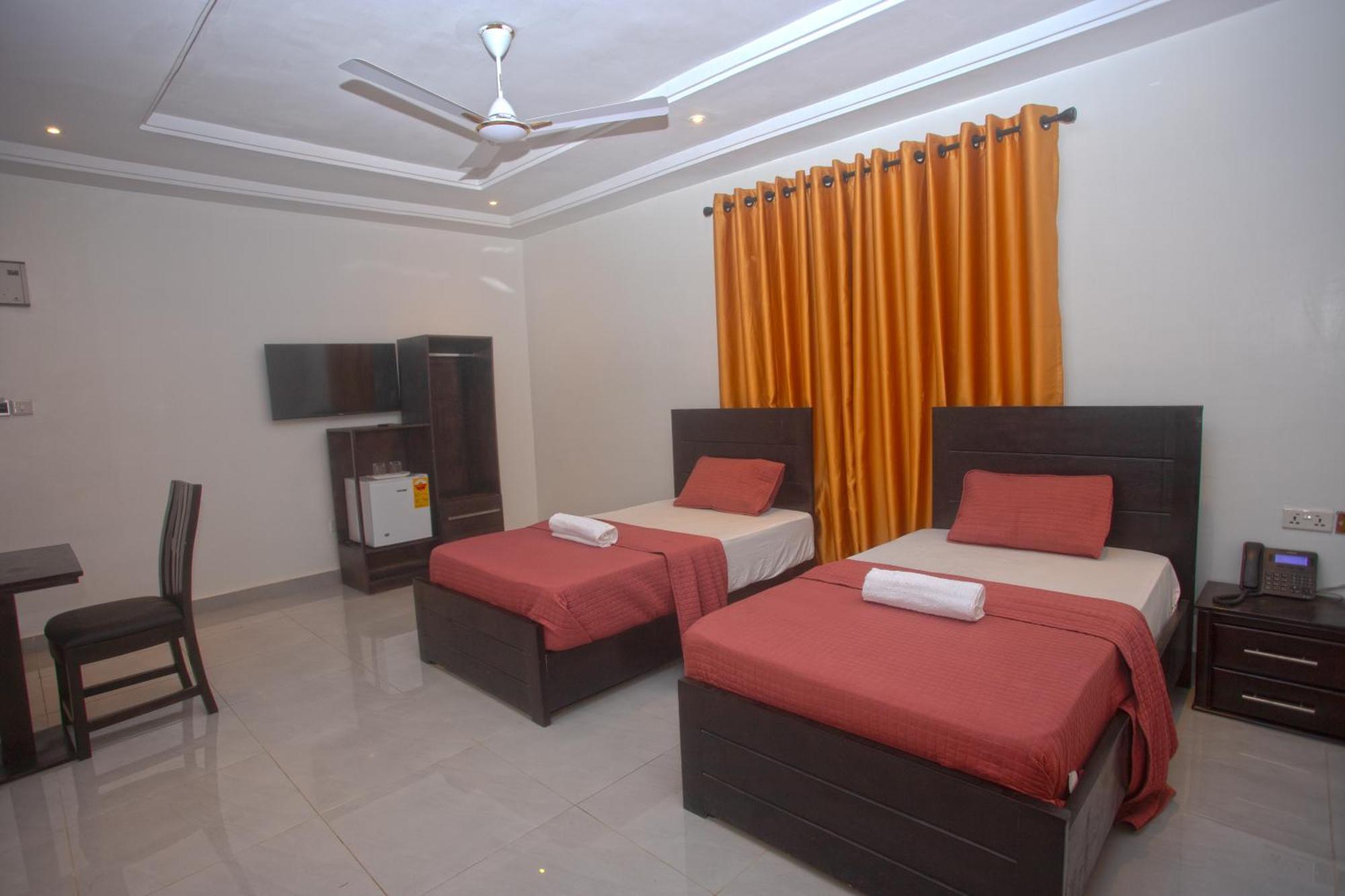 Labev Hotel คูมาซี ภายนอก รูปภาพ