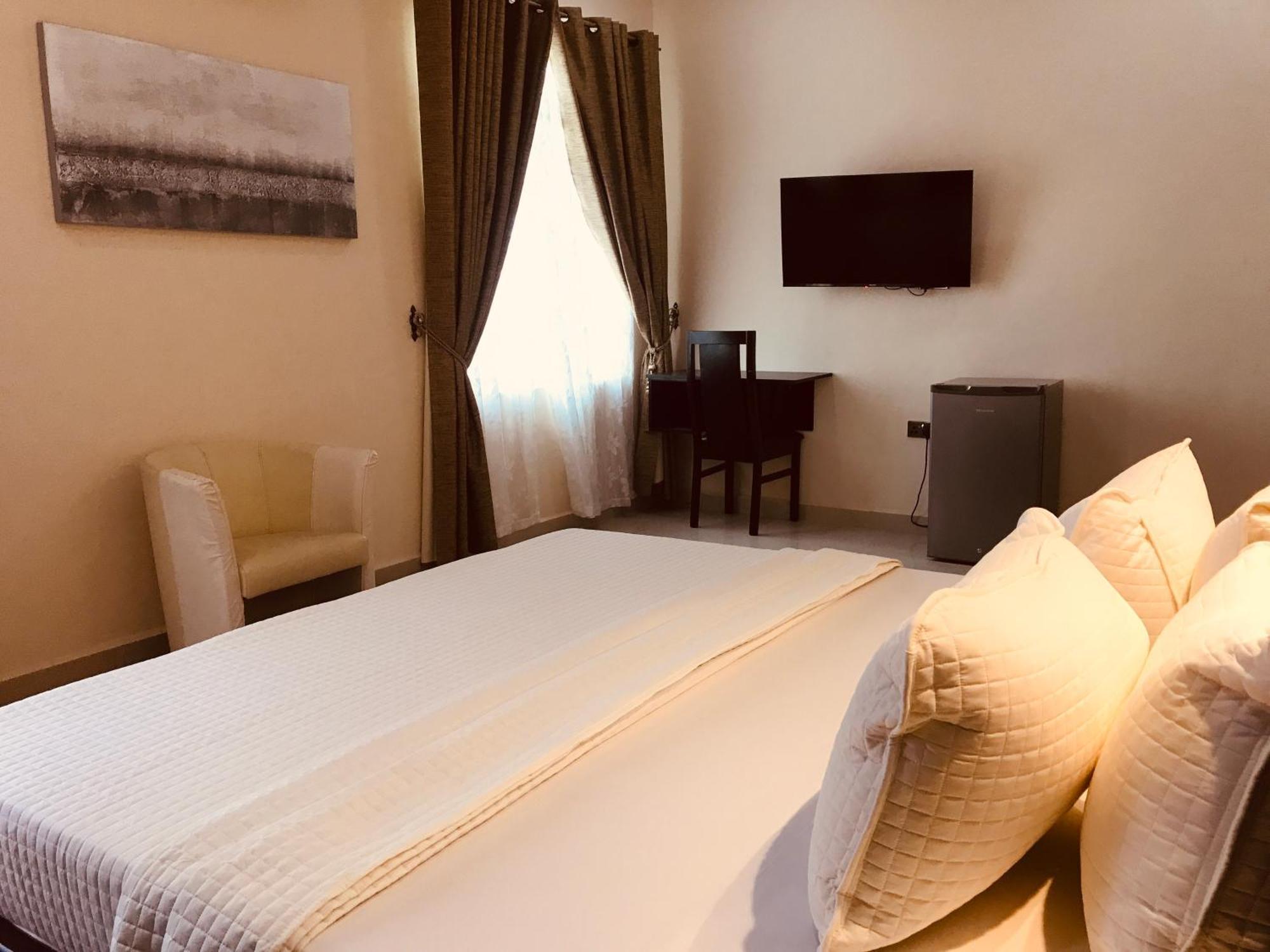 Labev Hotel คูมาซี ภายนอก รูปภาพ
